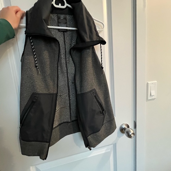 **SOLD** Under Armour Vest - Picture 2 of 4